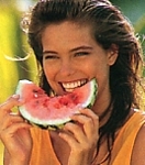 "Souriez..." eating melon - french ELLE TopModel 4-98 #21 by Gilles Bensimon