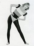 "RETROUVER LA FORME..." 1b zoomed 2 - french VOGUE 06-1983 # 637 by Mike Reinhardt