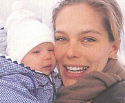 danish Billed Bladet 16 May 1994 - baby Ulrikke beside face outside snow