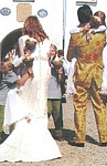 danish BILLED BLADET 31. Aug. 2000 - wedding, back of the couple carrying their kids